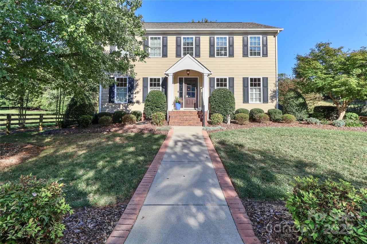 1016 Argyle Ct., Statesville, NC 28677