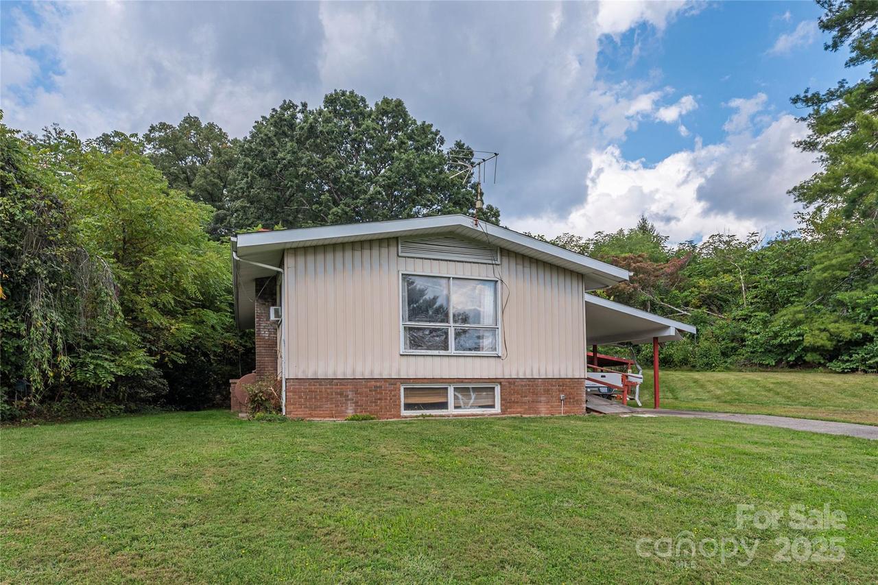 1701 Old Clyde Rd., Clyde, NC 28721