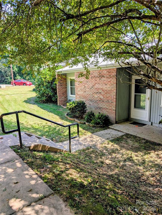65 Eastview Ave., Asheville, NC 28803