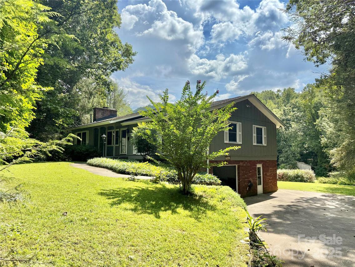 516 Averys Creek Rd., Arden, NC 28704