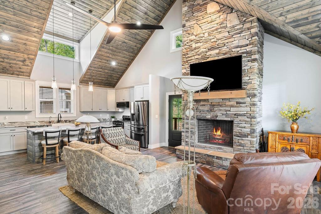 65 Sky Vista Ln., Hendersonville, NC 28792