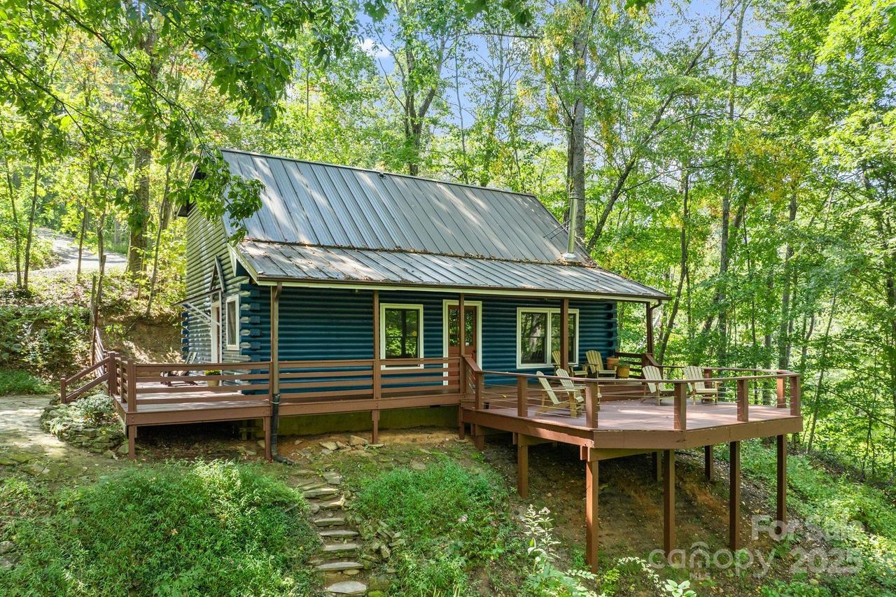 26 Benfield Rd., Weaverville, NC 28787