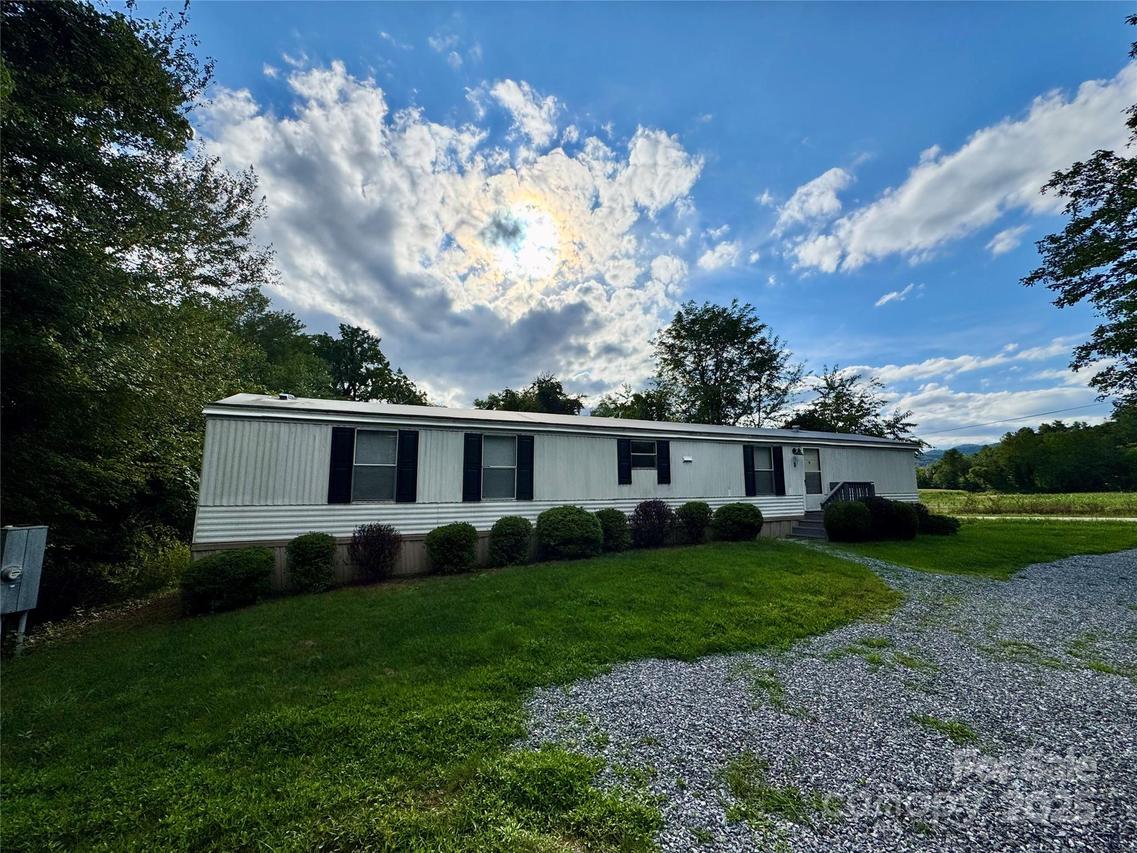 6 Davidson Rd., Swannanoa, NC 28778