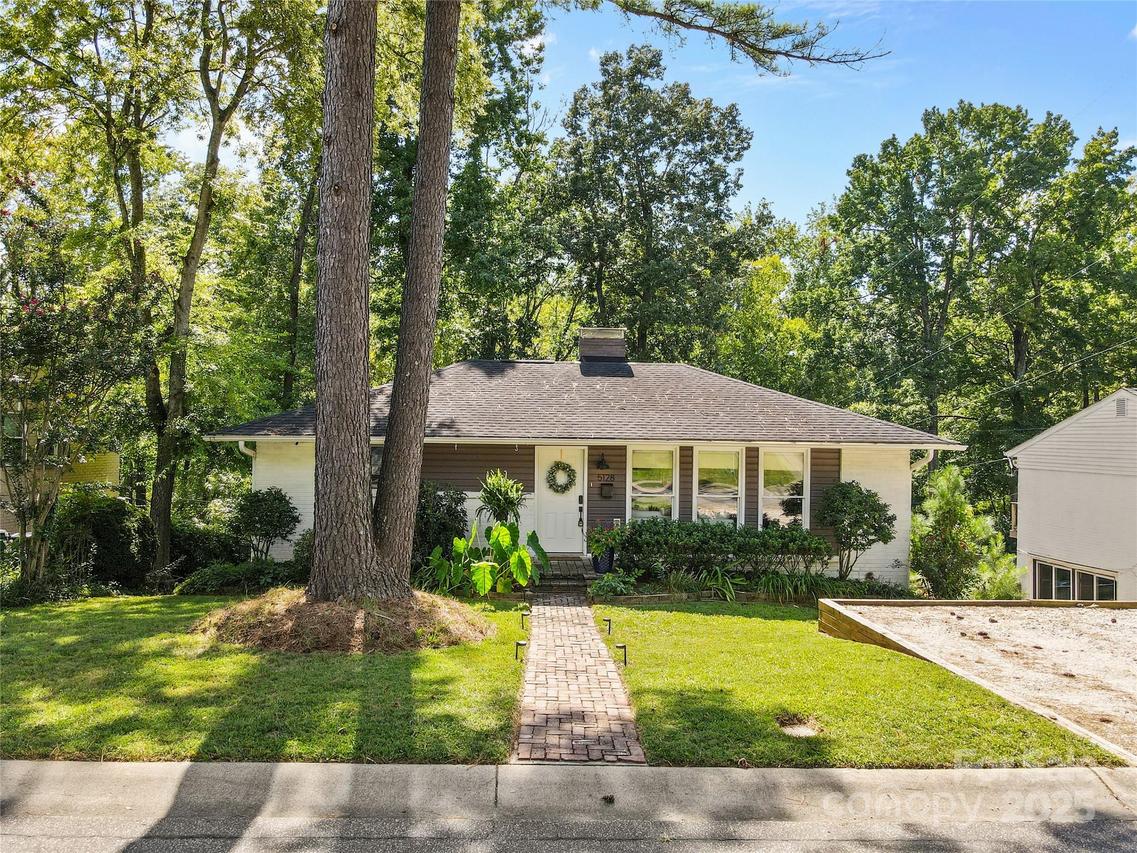 5128 Valley Stream Rd., Charlotte, NC 28209