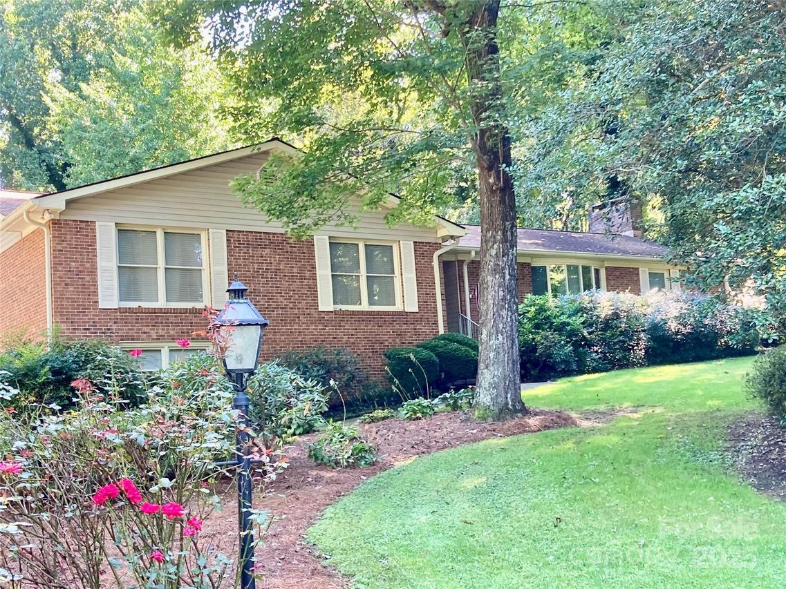 130 Victoria Cir., North Wilkesboro, NC 28659