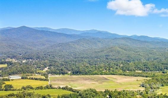 11 Reserve Rd., Pisgah Forest, NC 28768