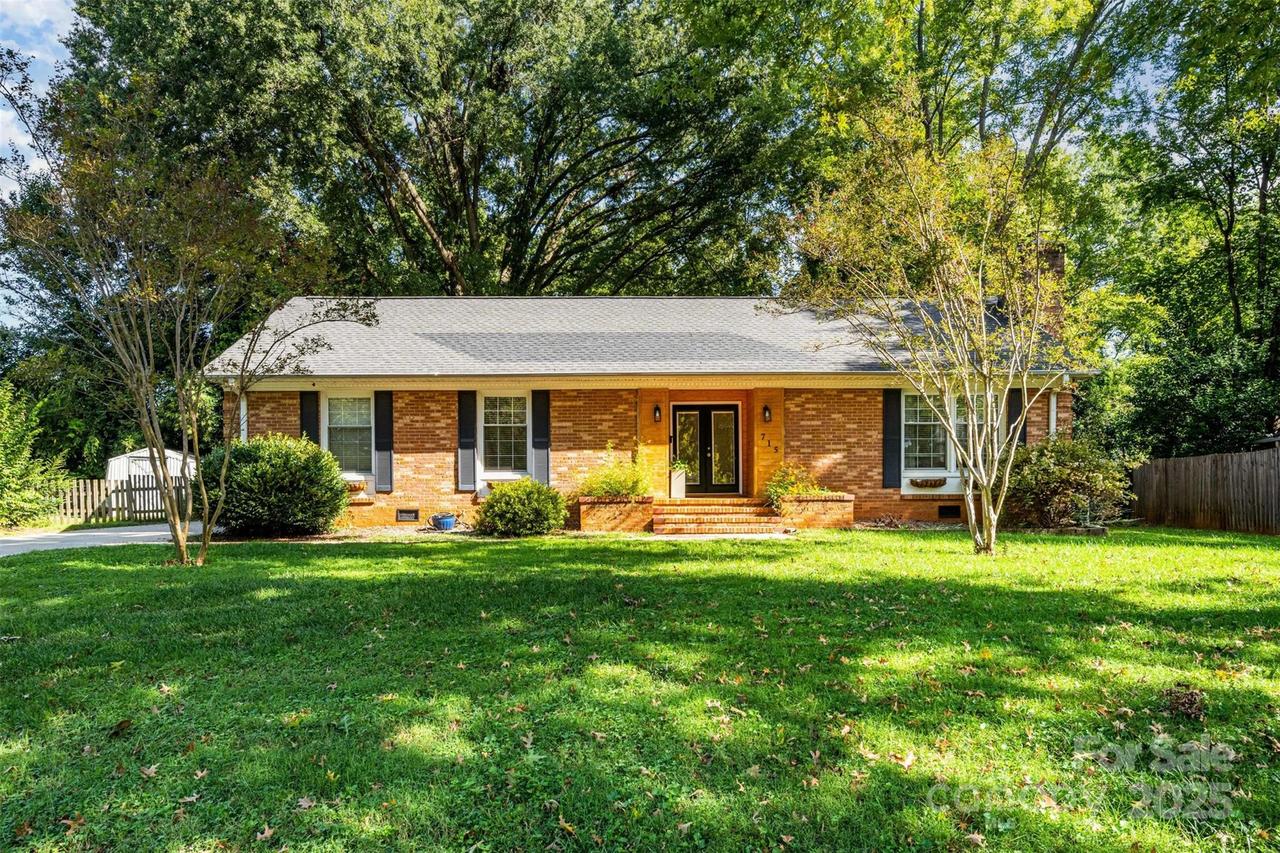 715 Fairbanks Rd., Charlotte, NC 28210