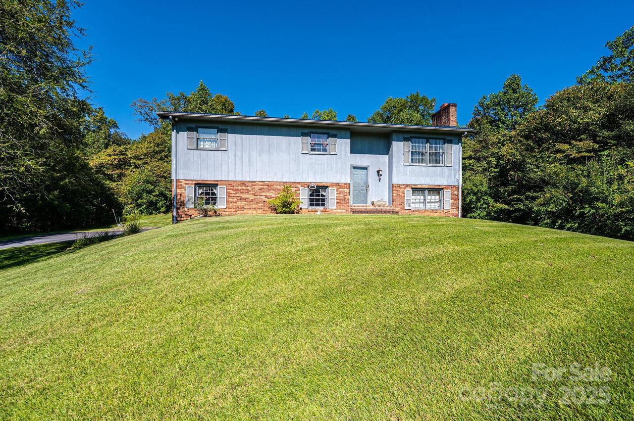 790 Abington Rd., Lenoir, NC 28645