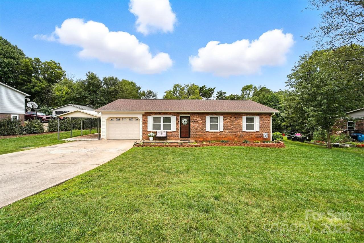 5647 Valley Field Rd., Hickory, NC 28602