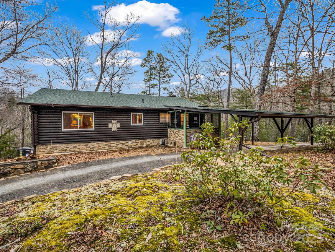 526 Shannons Walk, Lake Lure, NC 28746