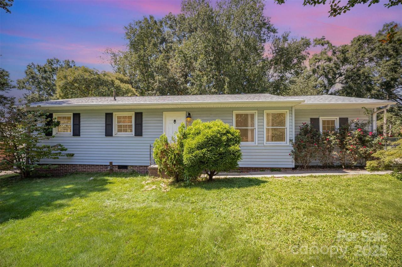 904 Timberlane Dr., Mount Holly, NC 28120