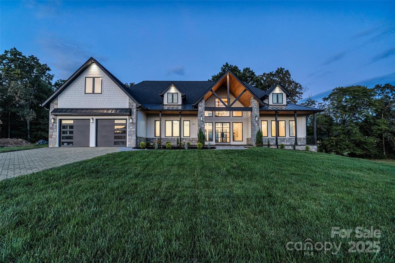 152 Golden Pasture Dr., Fletcher, NC 28732