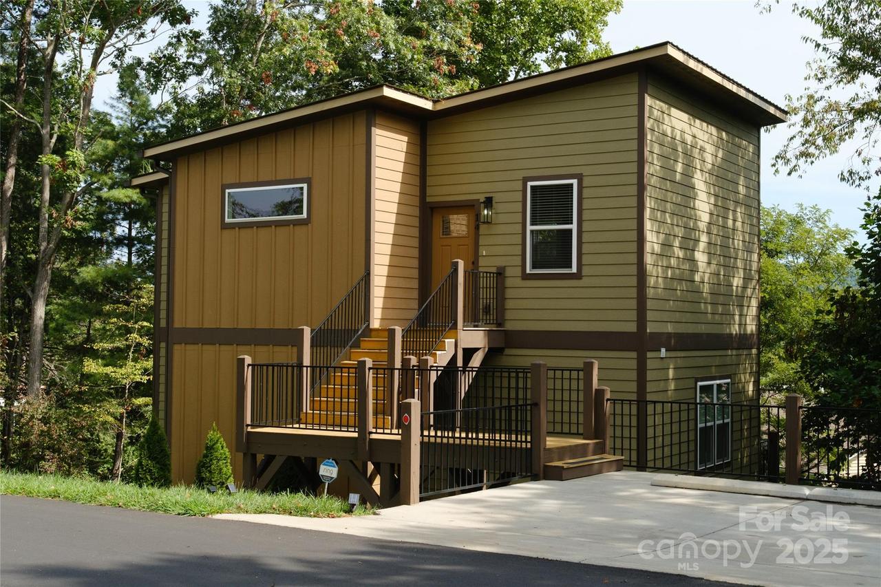 14 Red Maple Dr., Weaverville, NC 28787