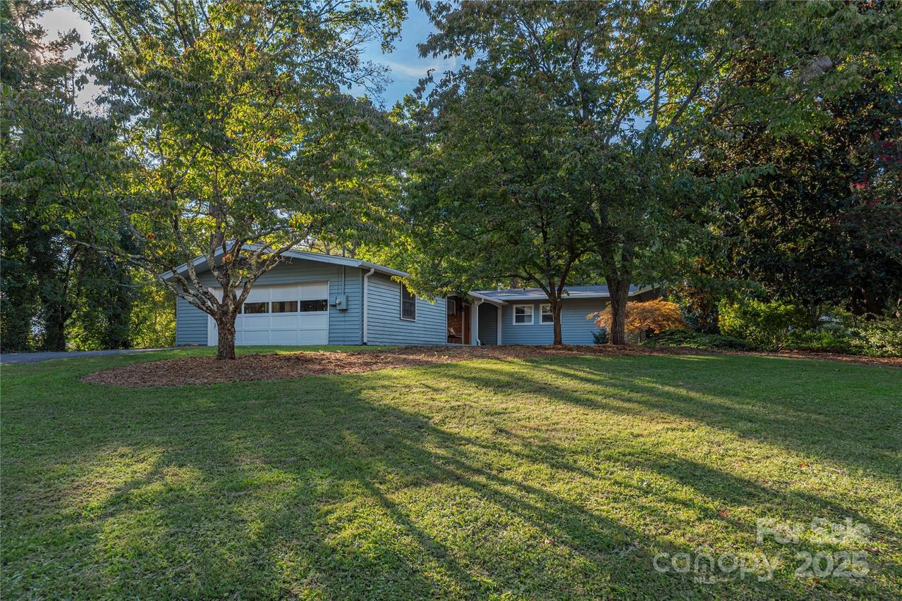38 Faircrest Rd., Asheville, NC 28804