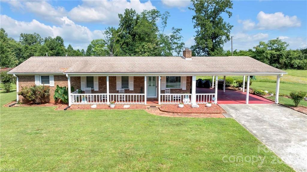 7121 Ridge Rd., Tobaccoville, NC 27050