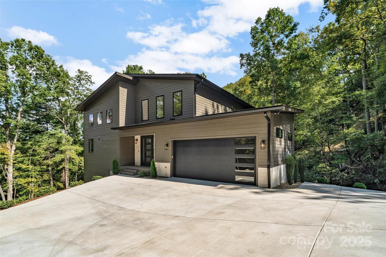 508 Hearthstone Way, Horse Shoe, NC 28742