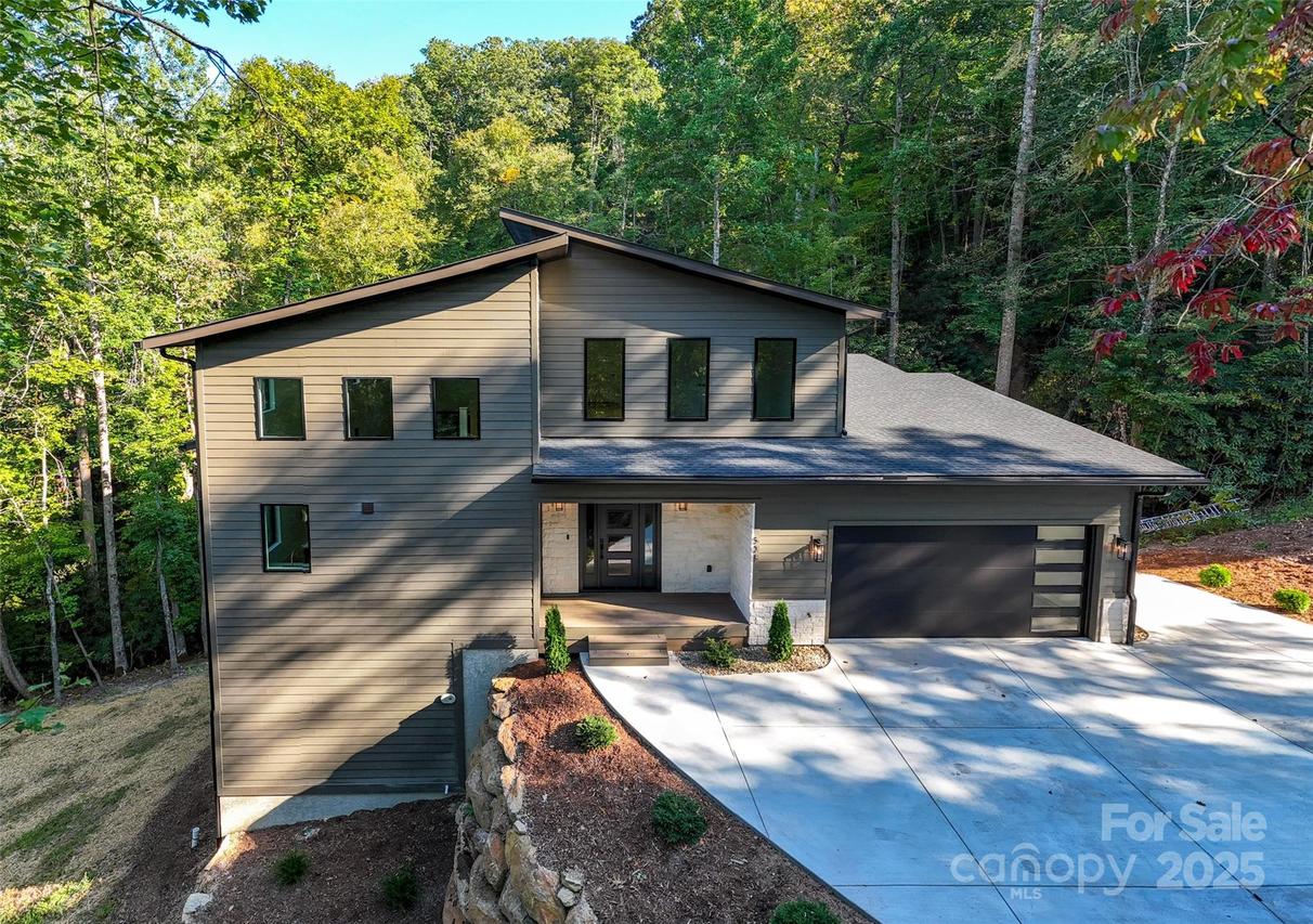 508 Hearthstone Way, Horse Shoe, NC 28742