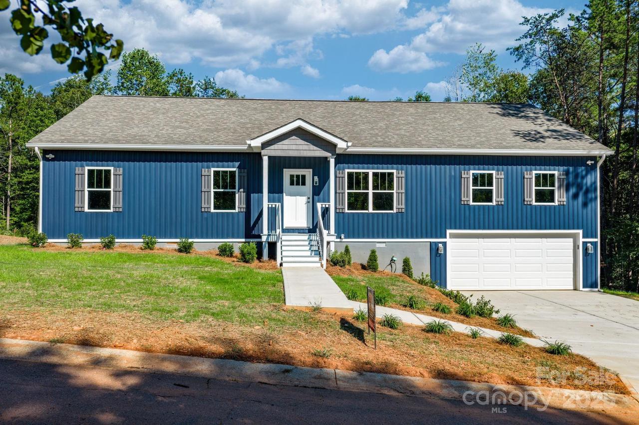 138 Cascades Dr., Hickory, NC 28601