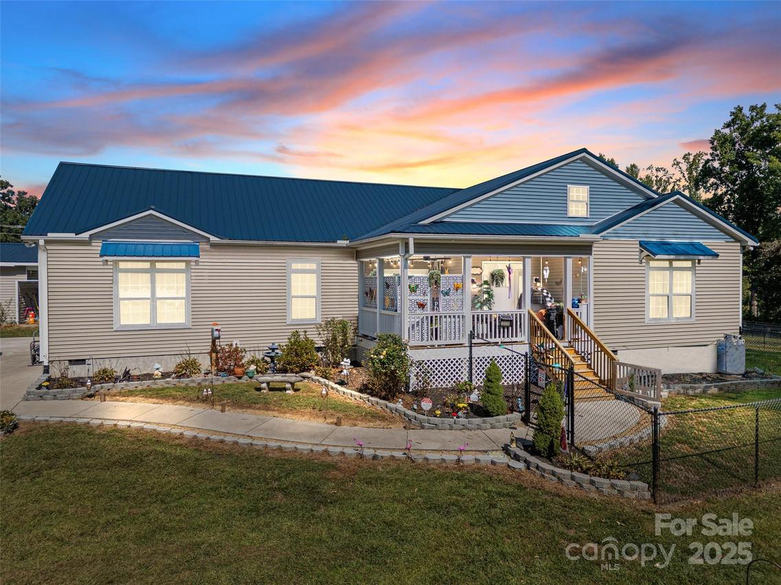 1154 N Ridge Rd., Hendersonville, NC 28792