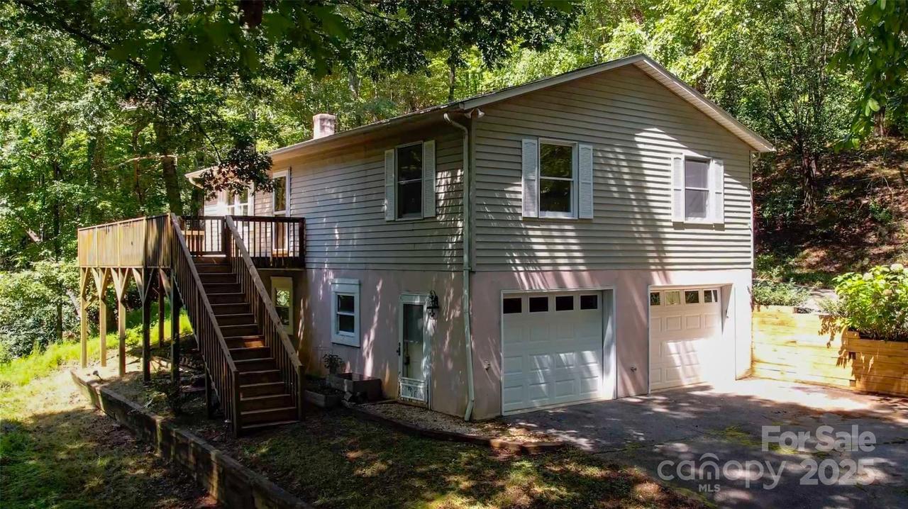560 Hunters Ridge Dr., Mills River, NC 28759