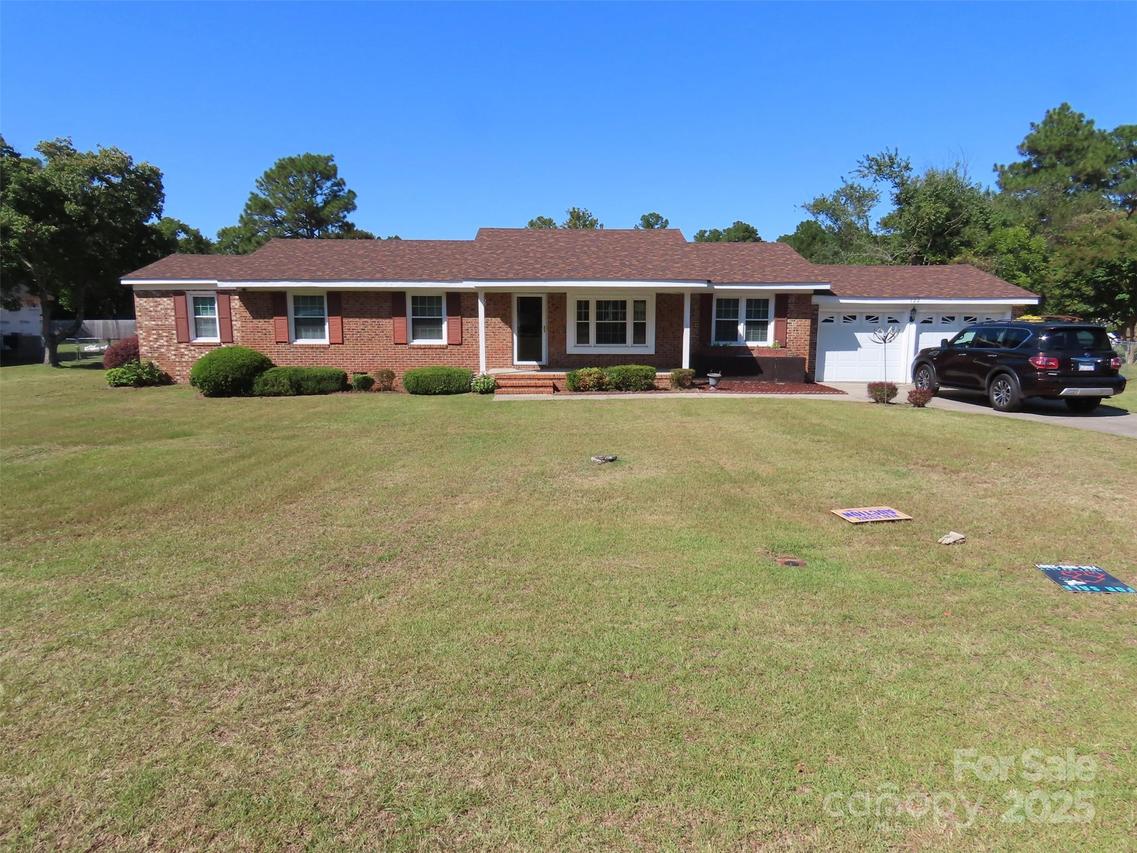 122 Forest Dr., Aberdeen, NC 28315