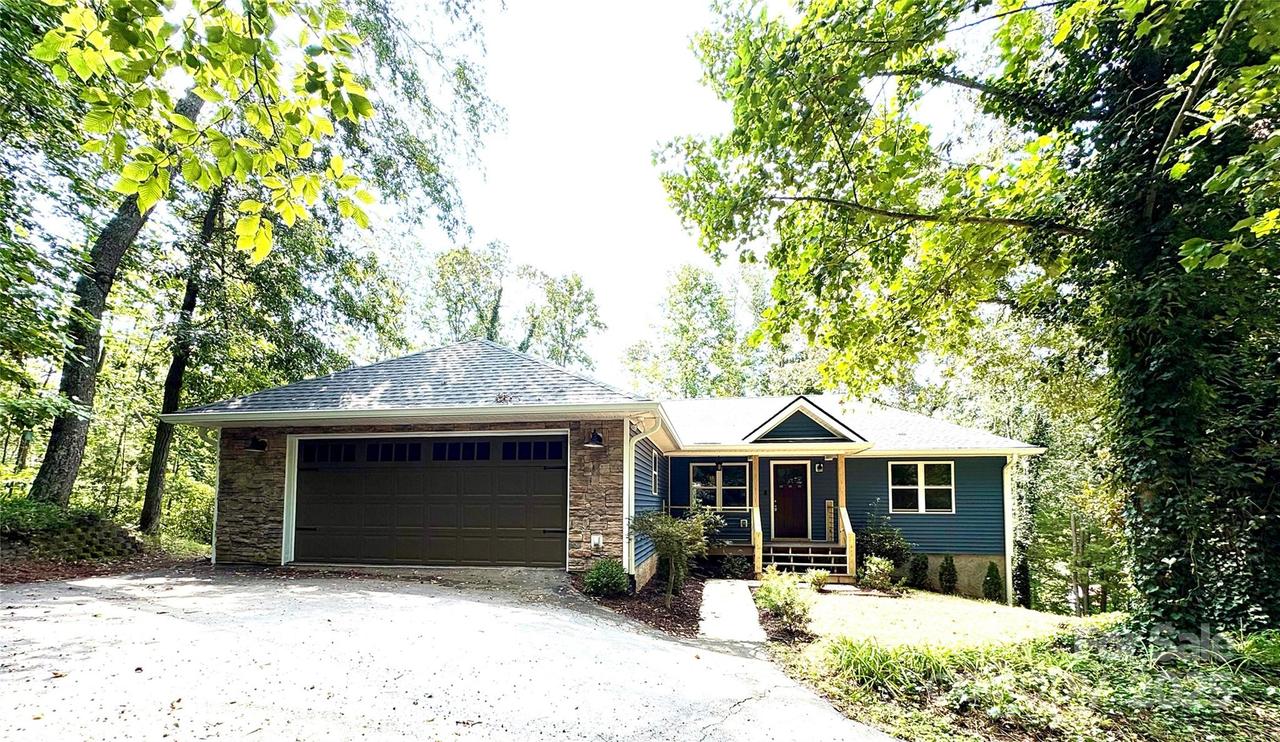 5 Stonewood Dr., Weaverville, NC 28787