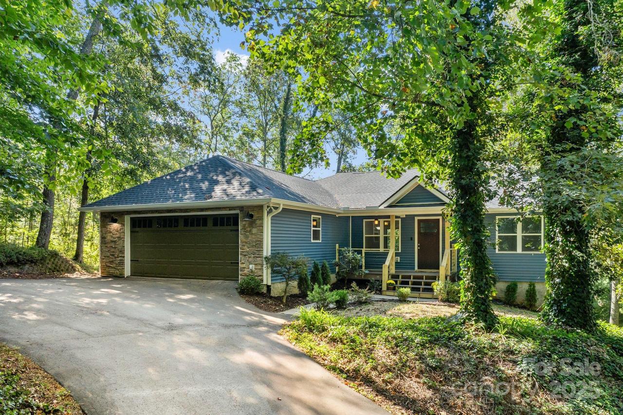 5 Stonewood Dr., Weaverville, NC 28787