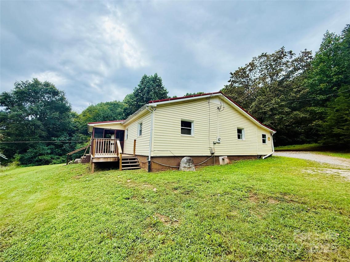 126 Penguin Ln., Statesville, NC 28625