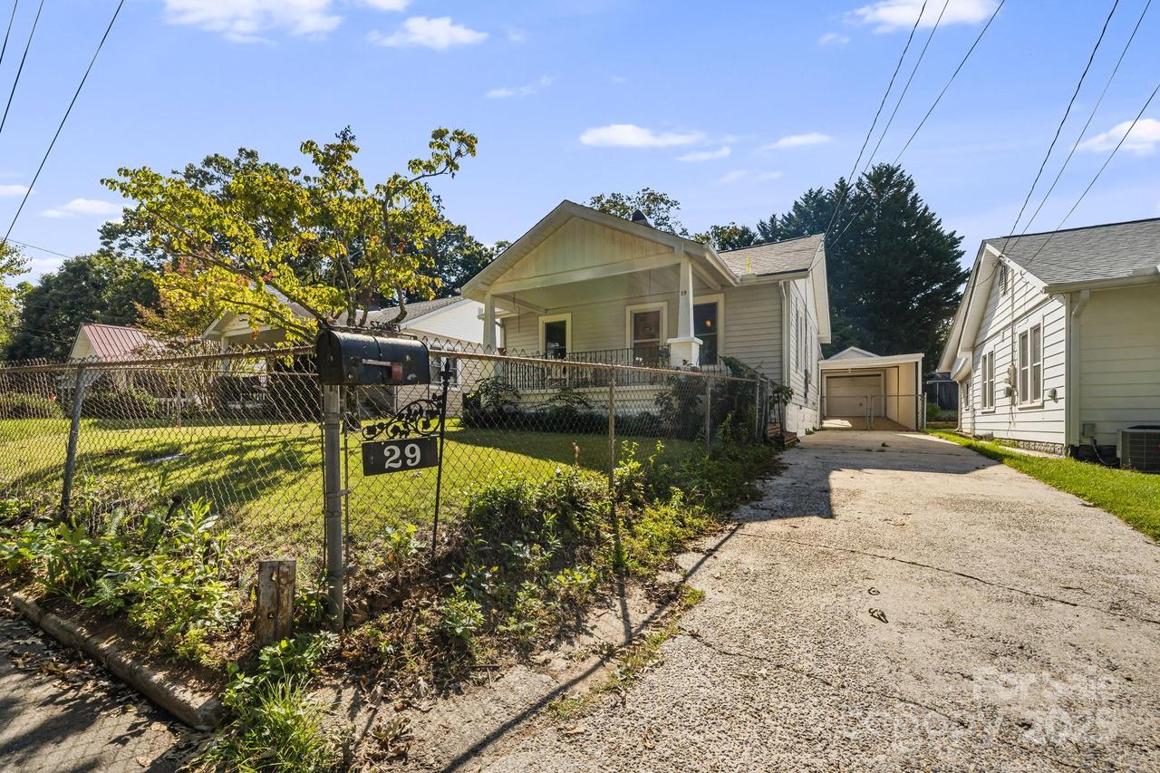 29 Oteen Park Pl., Asheville, NC 28805