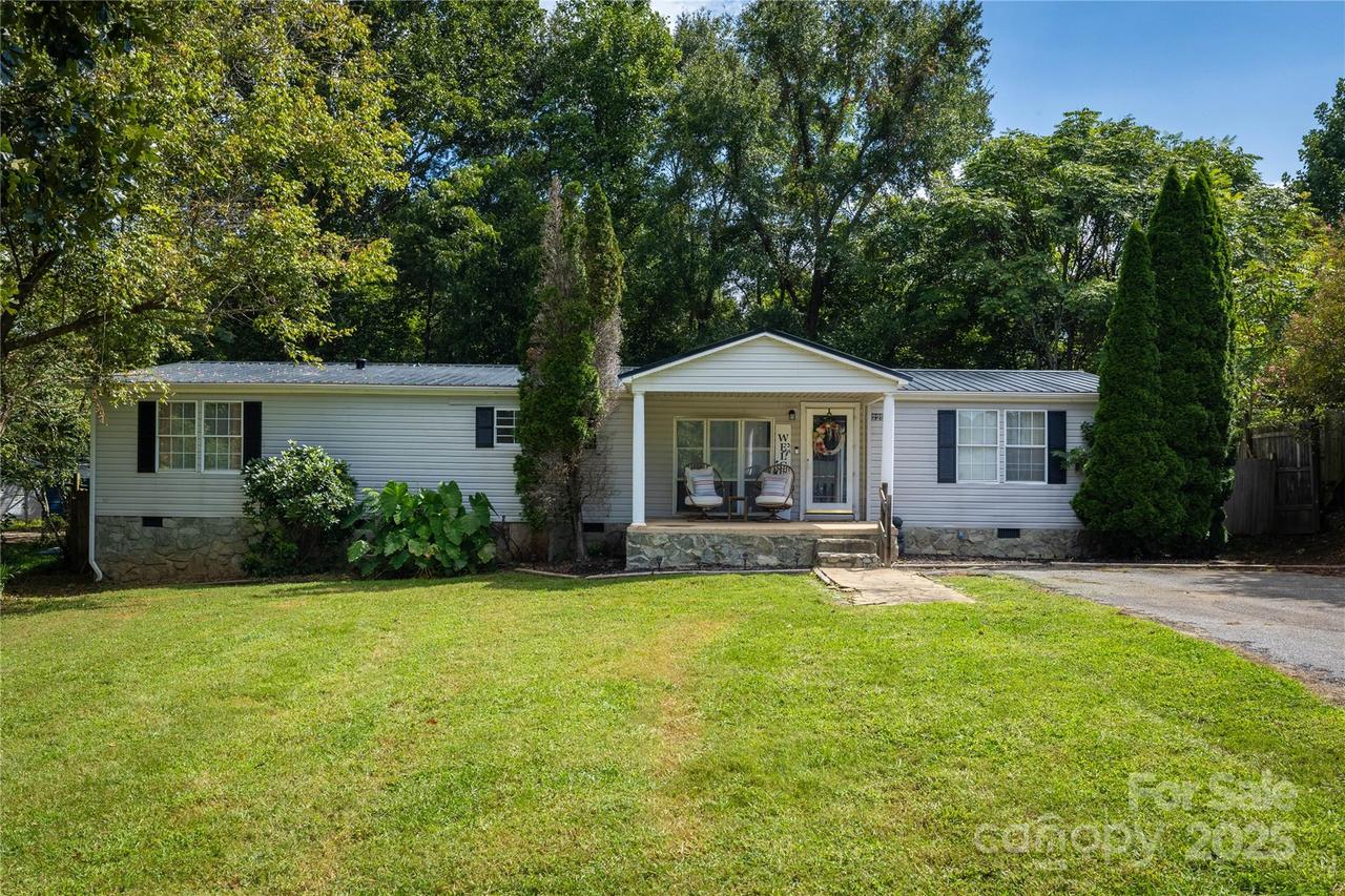2293 Crestview St., Morganton, NC 28655