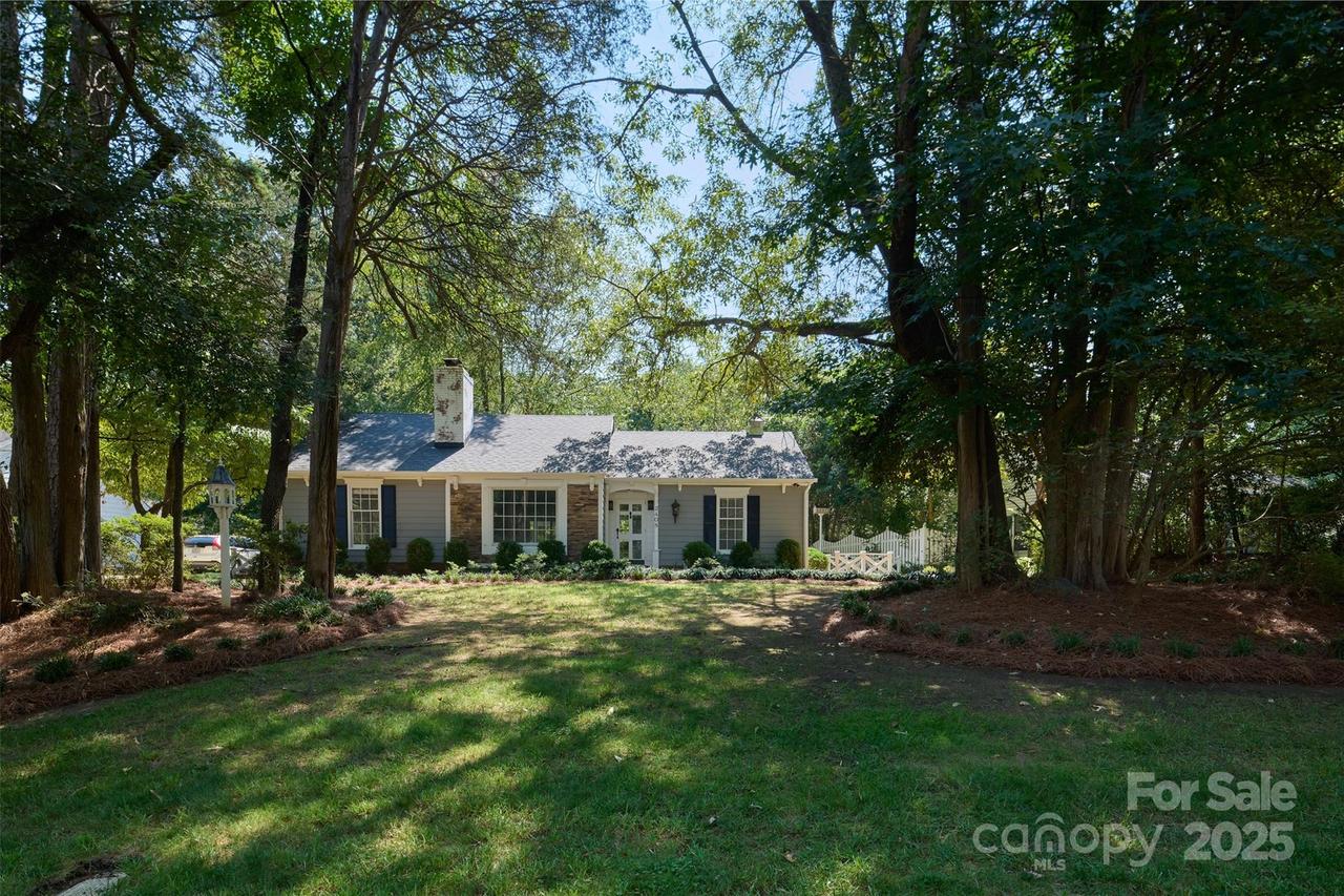 2408 Turnberry Ln., Charlotte, NC 28210