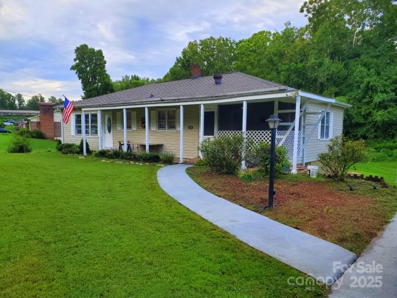848 Meadowood Dr., Lenoir, NC 28645