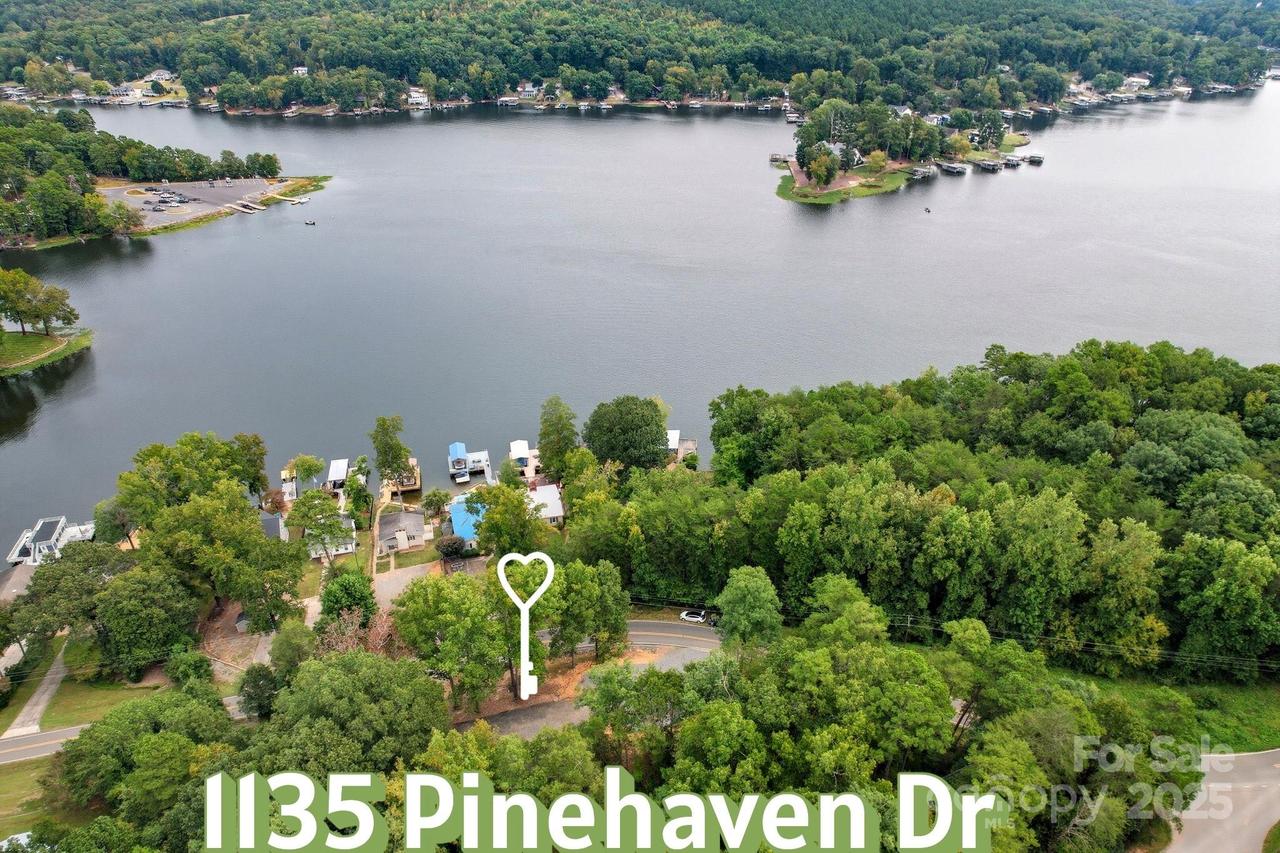 1135 Pinehaven Dr., New London, NC 28127