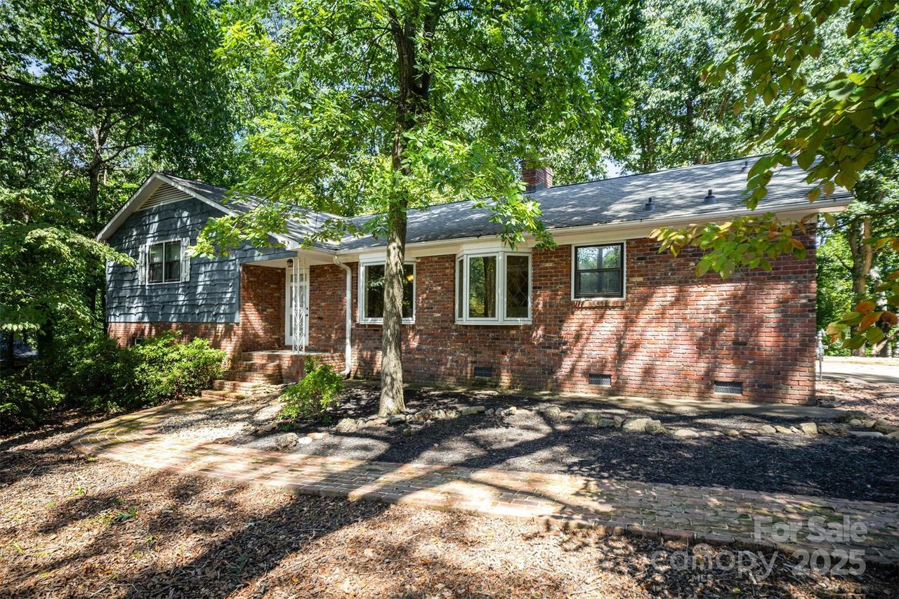 531 Whittington Pl., Statesville, NC 28677