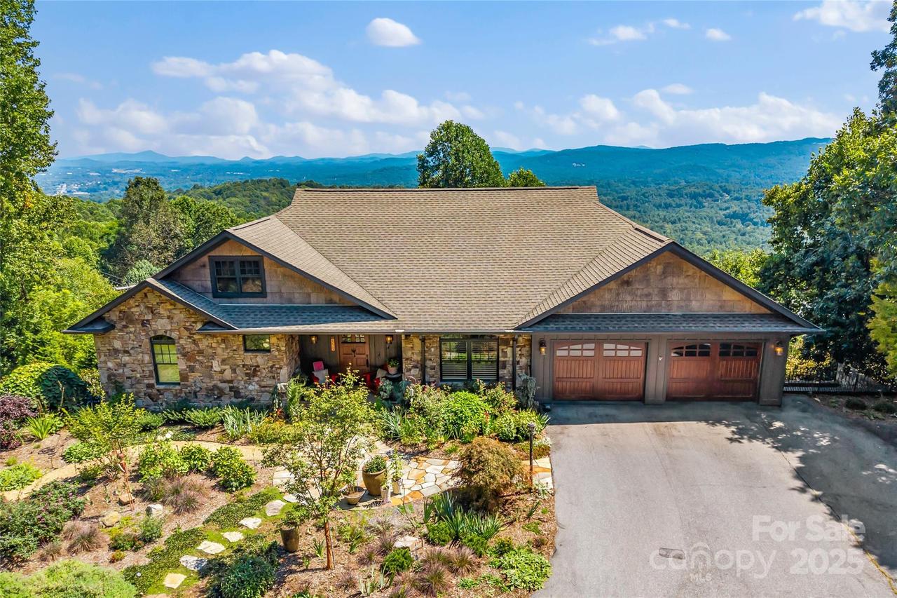 159 Alta Cir., Hendersonville, NC 28739