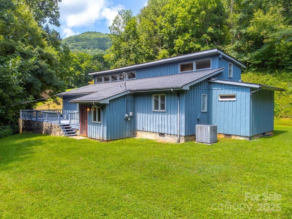 1040 Kitchens Branch Rd., Sylva, NC 28779