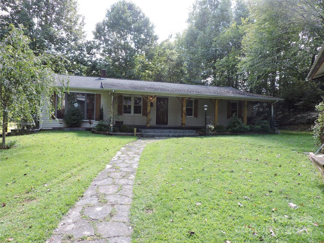 83 Breezy Ln., Spruce Pine, NC 28777