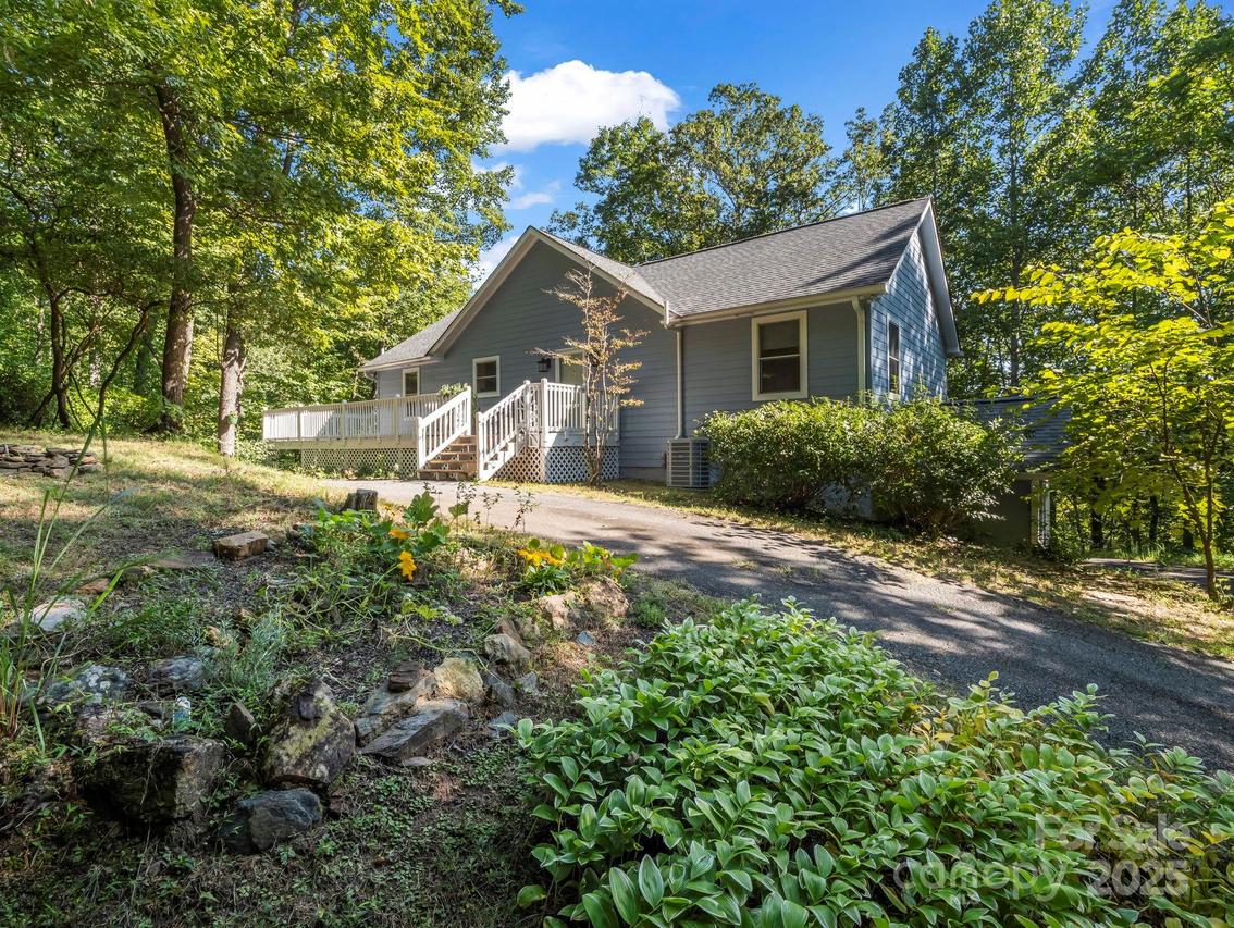 220 Jones Ct., Lake Lure, NC 28746