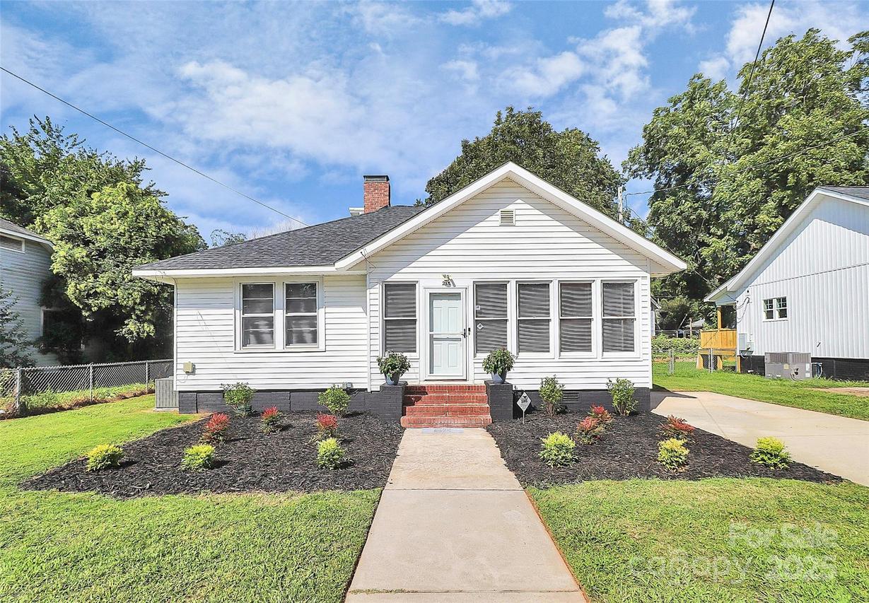 215 S King St., Gastonia, NC 28052
