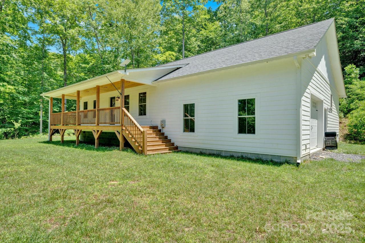 155 Pebble Ridge Rd., Spruce Pine, NC 28777