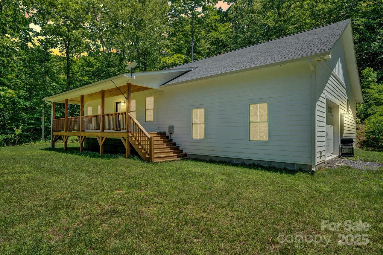 155 Pebble Ridge Rd., Spruce Pine, NC 28777