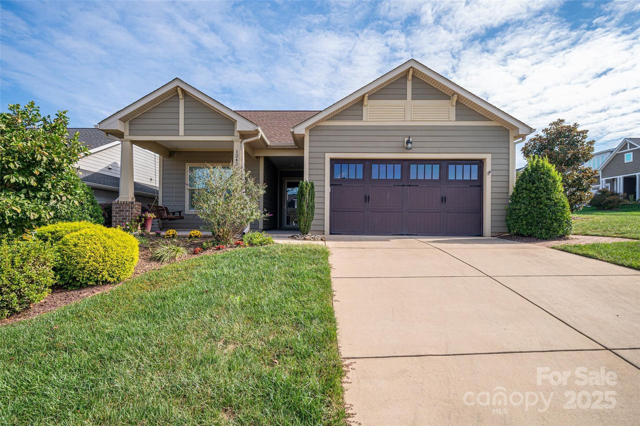 1243 Greenland Dr., Denver, NC 28037
