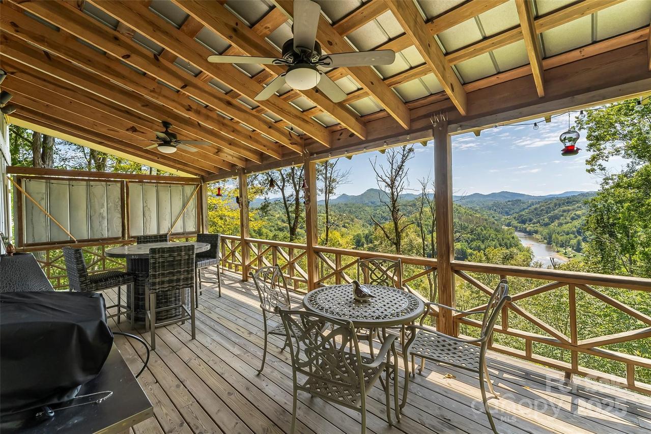 386 Old Log Rd., Green Mountain, NC 28740