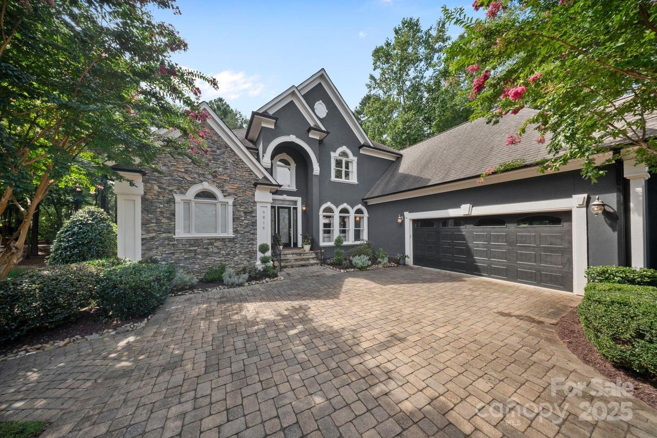 8915 Warwicke Ln., Sherrills Ford, NC 28673