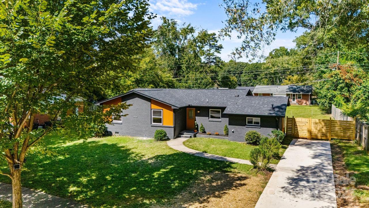 3747 Stonehaven Dr., Charlotte, NC 28215
