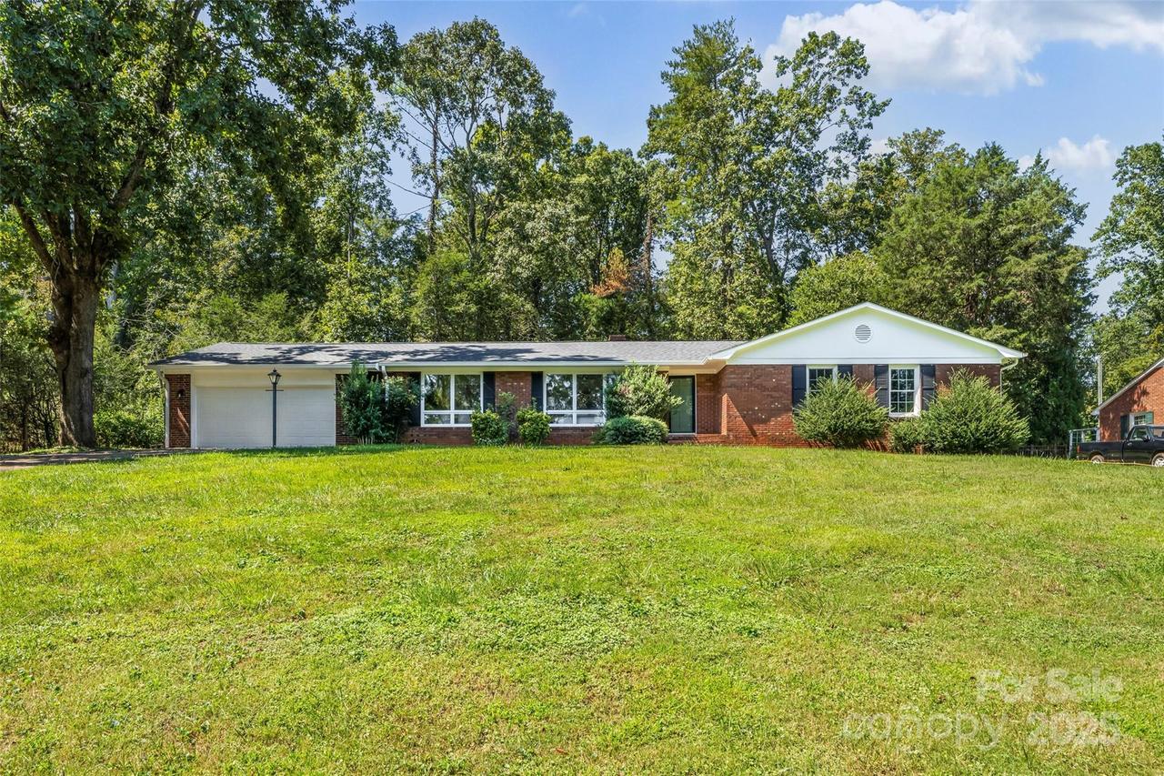 101 Woodsway Ln., Morganton, NC 28655