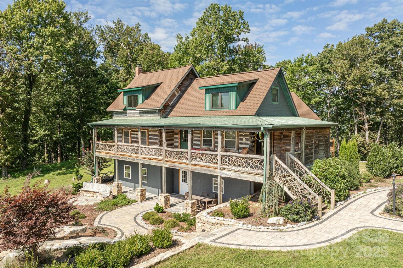 185 Starview Ln., Hendersonville, NC 28739