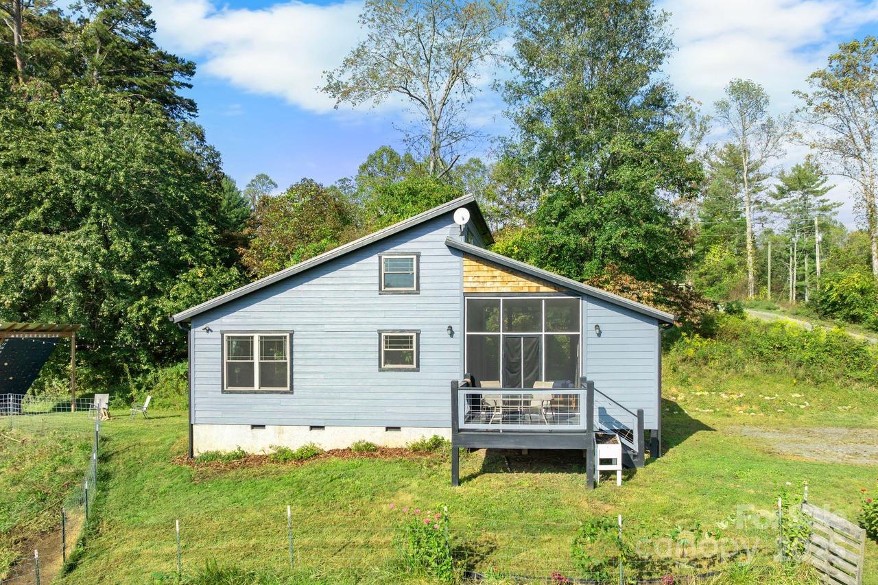 145 Duck Pond Dr., Marshall, NC 28753