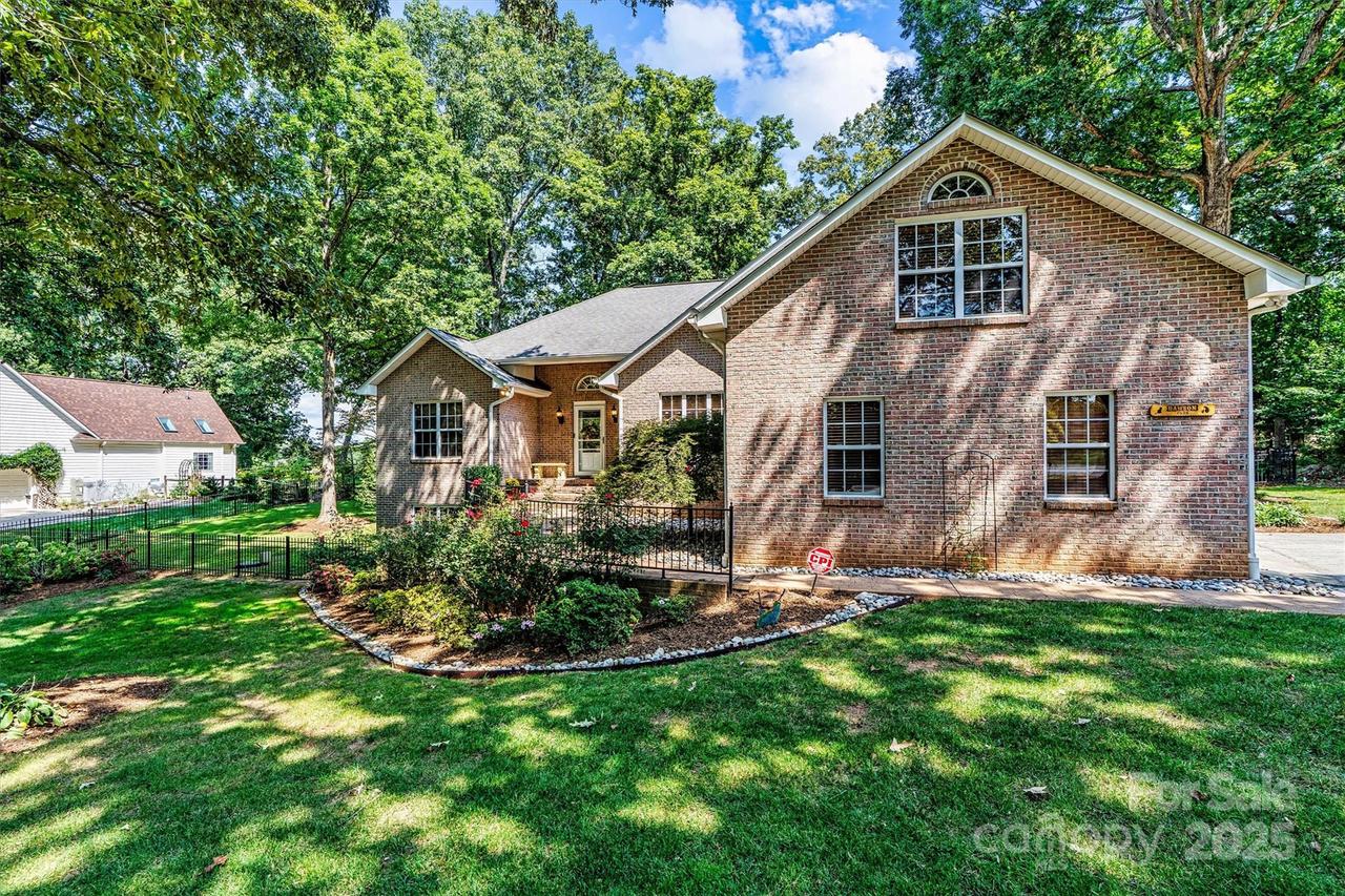 7538 Golf Course Dr., Denver, NC 28037
