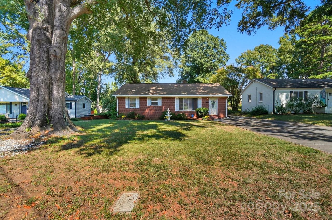 955 Hickory Nut St., Charlotte, NC 28205